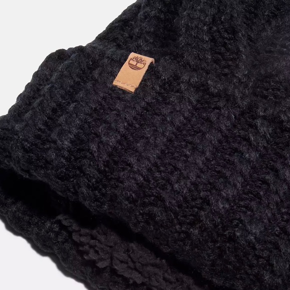Timberland Women’s Black Autumn Woods Cable Cozy Fleece lined Beanie W/Pom NEW - Picture 7 of 8